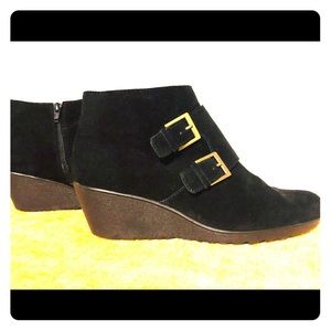 Black ankle boots by Munro
